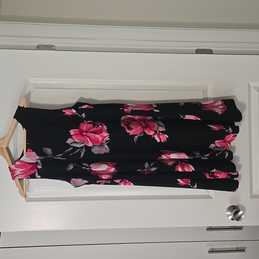 Size XL stretchy black dress with flowers